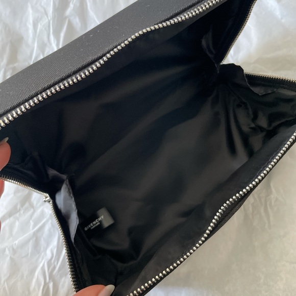 Givenchy black pouch - Picture 3 of 3